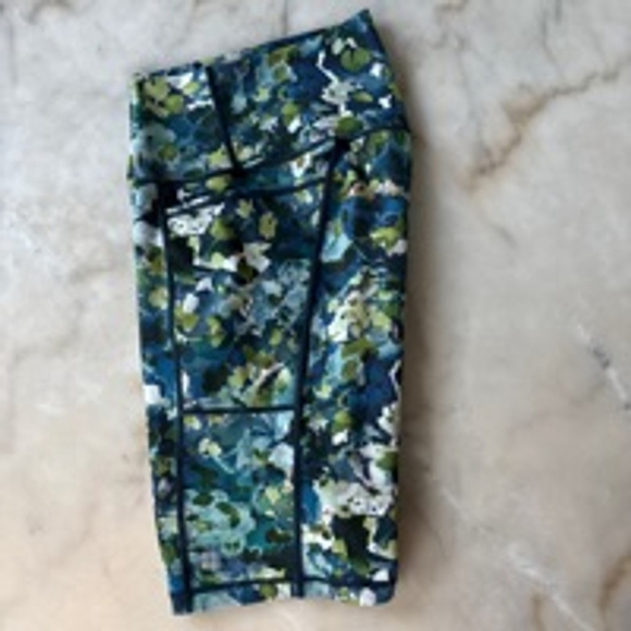 Sweaty Betty Super Sculpt 8" Sustainable Cycling Shorts Sz S Green Blue Printed - Picture 7 of 13